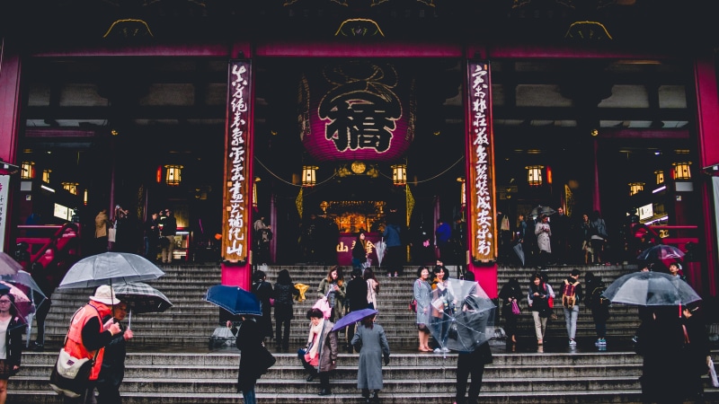 adult, japanese signs, built structure, lifestyles, place of worship, front, women, 5K, tokyo, shrine, architecture, men, stair, crowd, sensoji temple