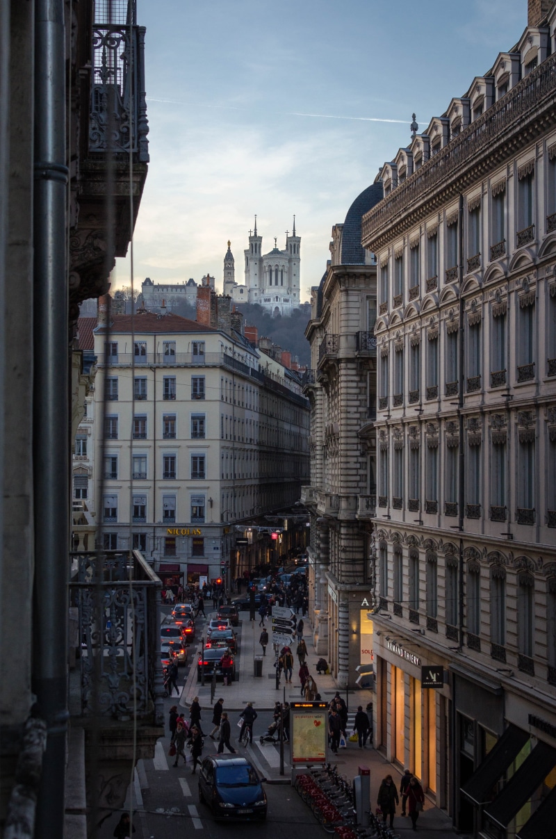 outdoors, fourviere, car, city life, city street, land vehicle, sky, mode of transportation, lyon, haussmannien, building exterior, building, incidental people