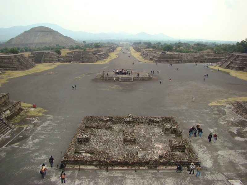 visit, mexico, leisure activity, tourism, nature, teotihuacan, large group of people, architecture, women, archeology, historic site, group of people, mountain