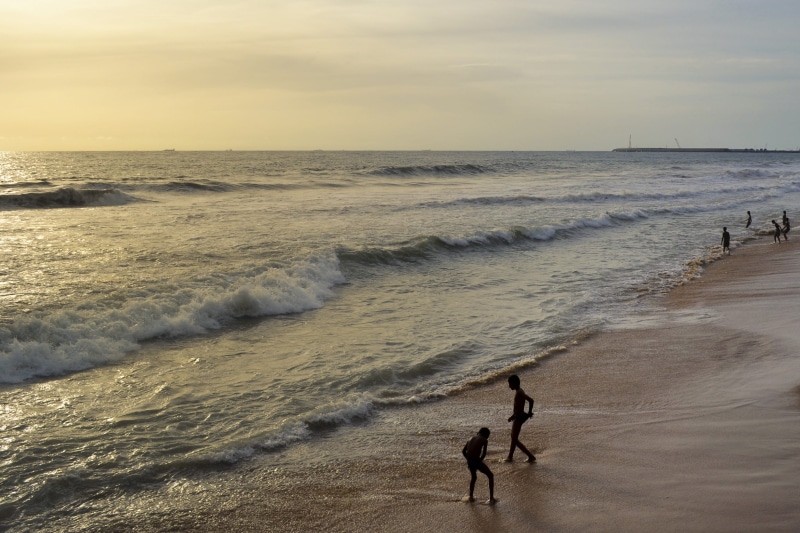 motion, nature, horizon over water, sky, horizon, sea, water, men, beauty in nature, full length, waves, colombo, ocean, playing, 2K, sport, outdoors