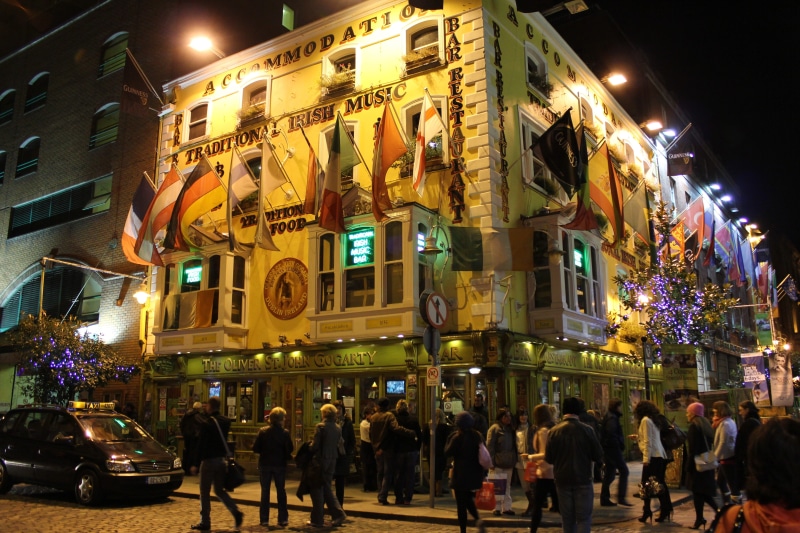 travel, building exterior, women, crowd, building, group of people, temple bar, tourism, night, architecture, illuminated, men, street, nightlife, leisure