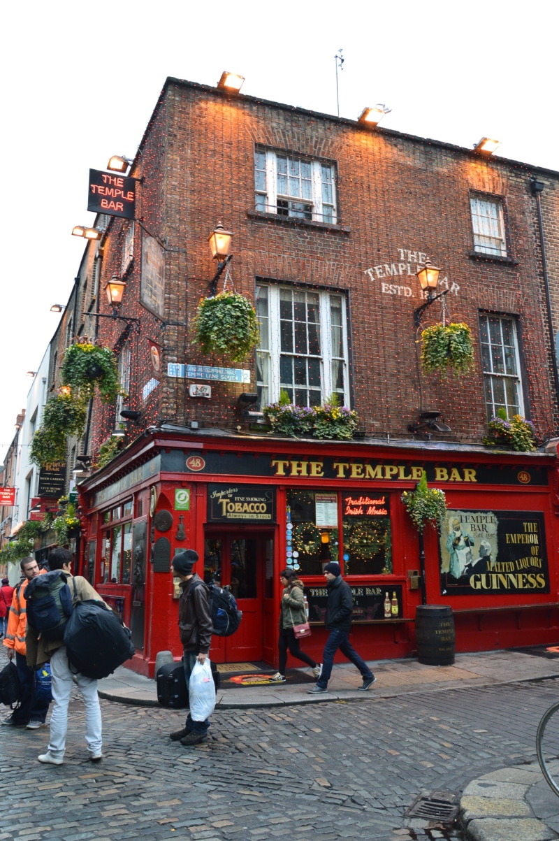 the temple bar, architectural, leisure activity, people, nature, real people, building, dublin, exterior, city, architecture design, structure, building exterior