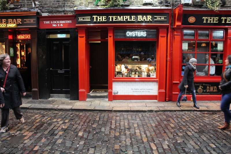 people, text, temple bar, communication, women, men, store, full length, lifestyles, real people, the temple bar pub, outdoors, sidewalk, dublin, day, adult