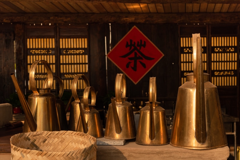 lot, tin, cylinder, architecture, pub, retail, building, cafe, bar counter, indoors, pot, brass, no people, business, cowbell, lighting, cafeteria, furniture