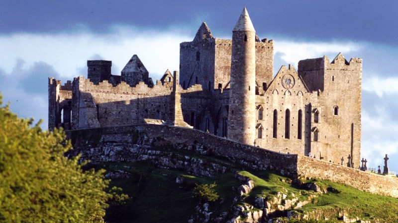 ancient, history, cloud - sky, 2K, sky, castle, outdoors, no people, medieval, plant, Rock of Cashel, cathedral, building exterior, Ireland, tree, nature