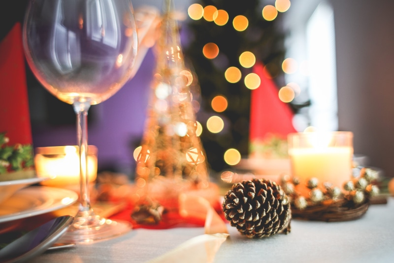 close, christmas Ornament, wineglass, 5K, celebration, illuminated, red wine, plate, candle, candlelight, drinking Glass, christmas Tree, refreshment