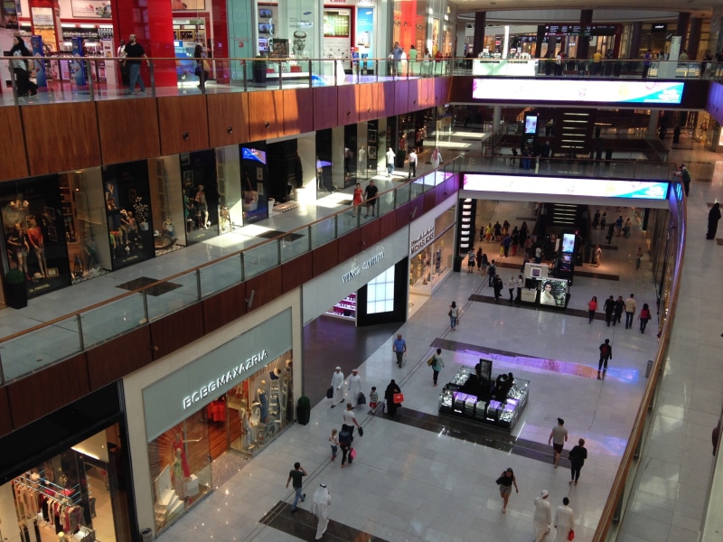 adult, leisure activity, dubai mall metro, men, city life, built structure, shopping, city, crowd, architecture, dubai, united arabian emirate, united arab emirates