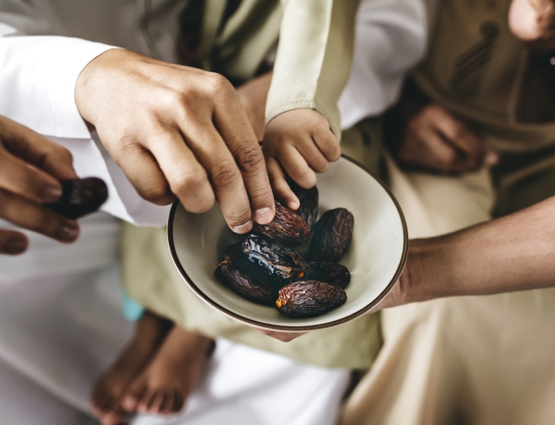 date fruits, iftar, men, hands, preparing food, food and drink, holding, hand, dried dates, preparation, 2K, halal food, chef, nutrition, closeup, people