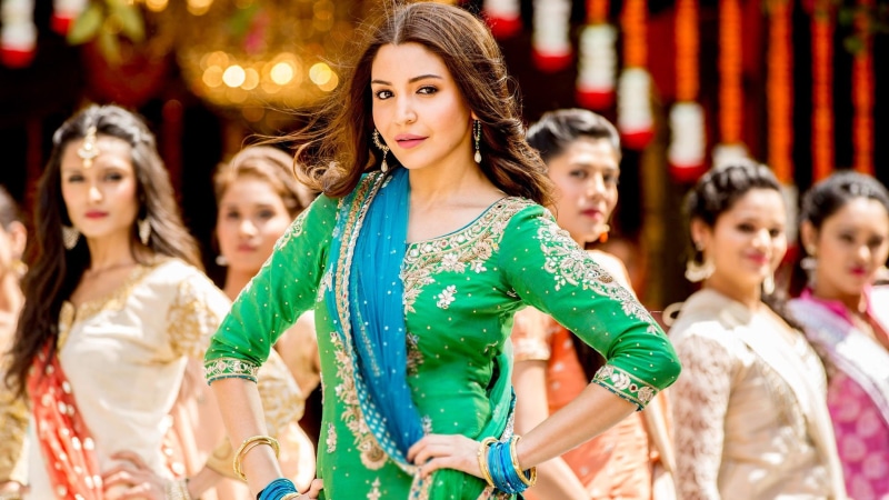 lifestyles, Sultan, people, beauty, Bollywood, women, smiling, beautiful woman, clothing, emotion, adult, celebration, standing, happiness, 1080P, focus on foreground