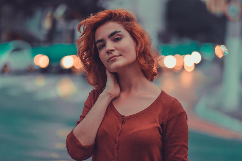 woman, cardigan, isi, focus on foreground, 2K, redhead, wearing, brown, young adult, night, face, hairstyle, young women, casual clothing, style, saopaulo