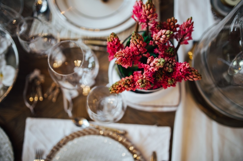 alcohol, wine, napkin, restaurant, banquet, celebration, decorations, fragility, luxury, glass - material, bouquet, flowering plant, vase, motifs, flower head