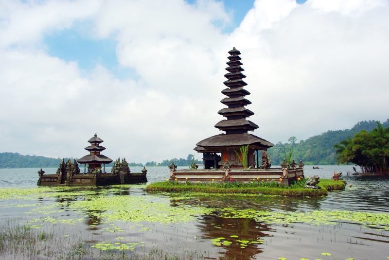 structure, bratan lake, ulun danu, prayer, place of worship, building exterior, temple, no people, lake, travel, built structure, water, pagoda, indonesia