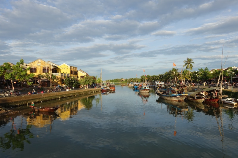 building exterior, daytime, reflection, nature, nautical Vessel, marina, 5K, boat, harbor, outdoors, built structure, architecture, house, moored, Da Nang