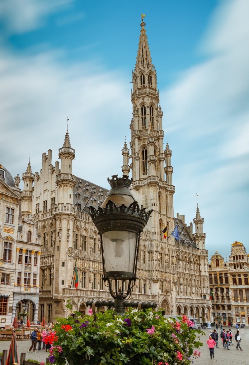 grote markt, brussels belgium, tourism, the past, real people, centre, garnish, day, square brussels, nature, cloud - sky, religion, outdoors, belgium