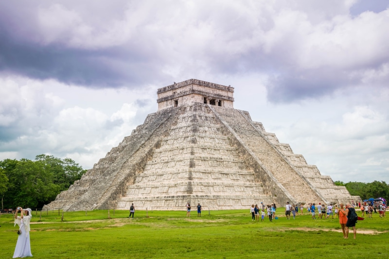 ruins, chichen, chichén itzá, adult, mexico, outdoors, yucatan, tourism, travel destinations, sky, travel, history, bad, crowd, cloud - sky, ancient, architecture