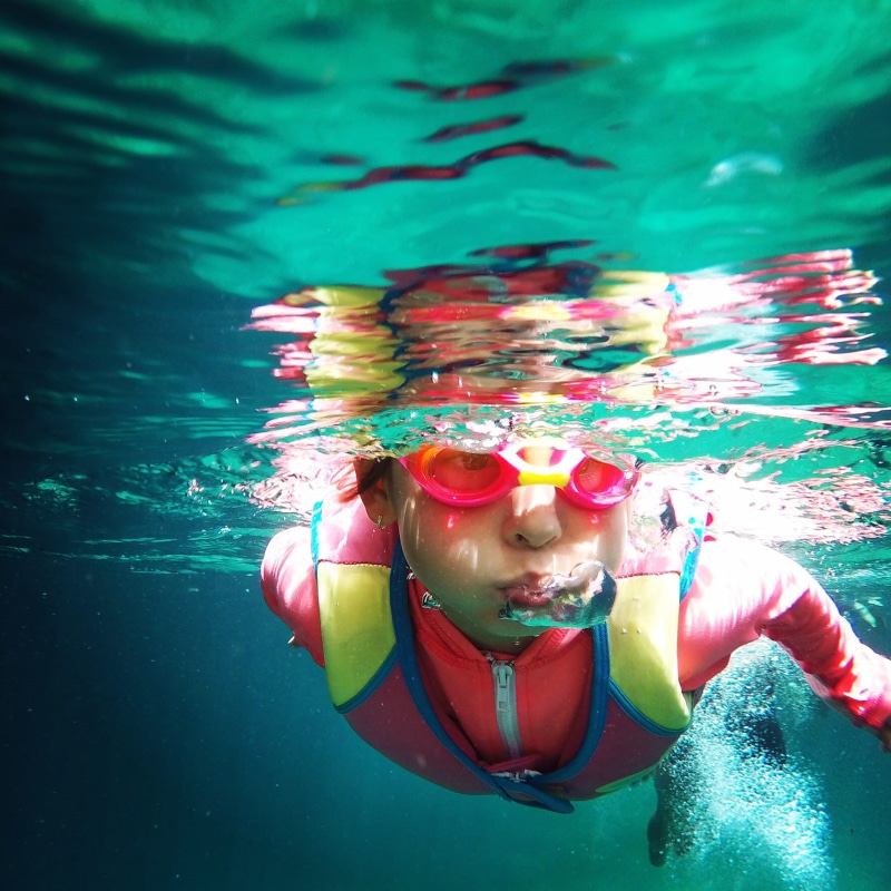 one person, bah, sport, 720P, floating on water, leisure activity, underwater, swimwear, undersea, sea, snorkeling, swimming pool, front view, outdoors