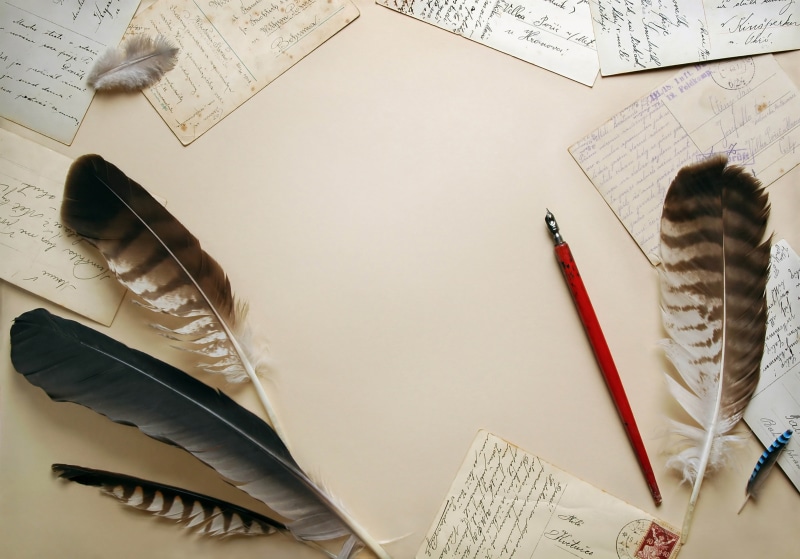 antique, close-up, 5K, letter, backgrounds, feather, letters, old, high angle view, ink, group of objects, desk, mail, pen, feathers, medium group of objects