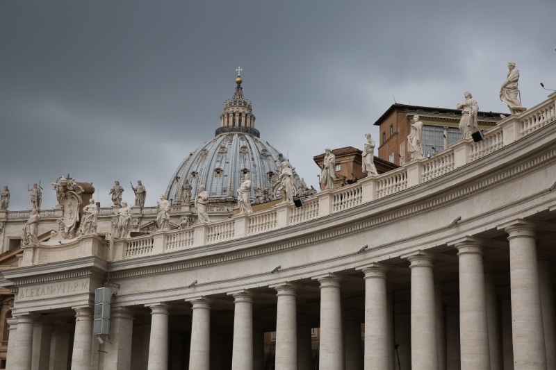 tourism, vatican, palace, the past, ancient building, travel, basilica, facade, history, architectural column, white, exterior, pillar, art, government