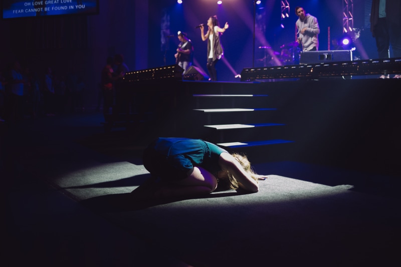 women, people, dark, blurred motion, woman, stage, full length, stage - performance space, ground, night, singing, person, band, blue, musician, spotlight