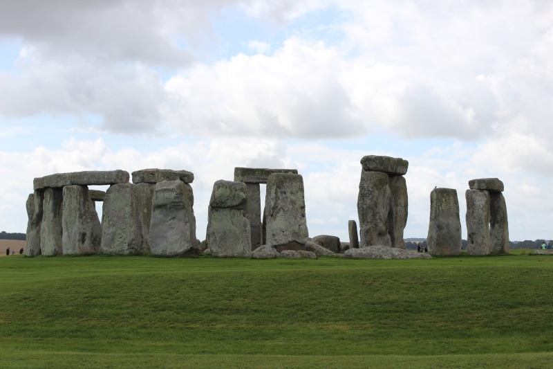 landscape, mystery, green color, travel, travel destinations, ancient civilization, nature, stonehenge, field, place, architecture, old, druid, cloud - sky