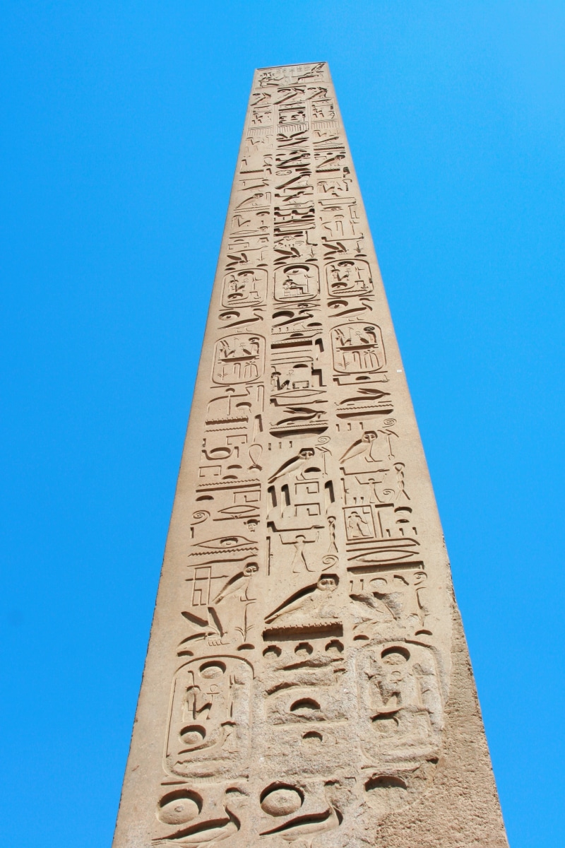 worm, nile, blue sky, built structure, carnac, architectural column, 2K, clear sky, sky, pharaoh, no people, hieroglyph, ancient civilization, craft, history