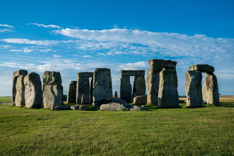henge, ruined, landscape, grass, plant, stonehenge, land, architecture, england, outdoors, megalith, ancient civilization, travel, archaeology, travel destinations