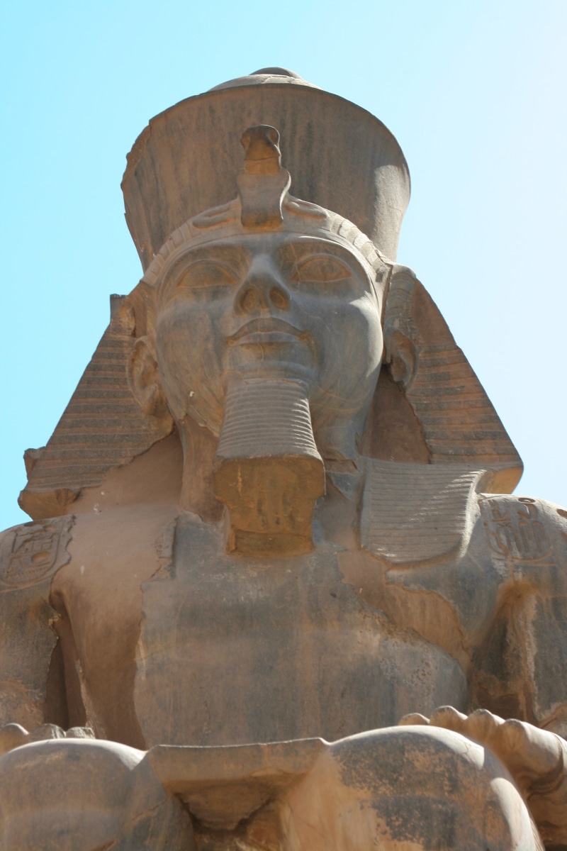 outdoors, low angle view, place of worship, blue sky, architecture, statue, built structure, ancient civilization, pharaoh, civilization, carving, temple