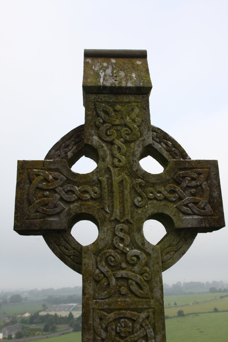 culture, stone material, creativity, old, representation, belief, cro, ornate, celtic, symbol, celtic knot, day, human representation, craft, sky, outdoors