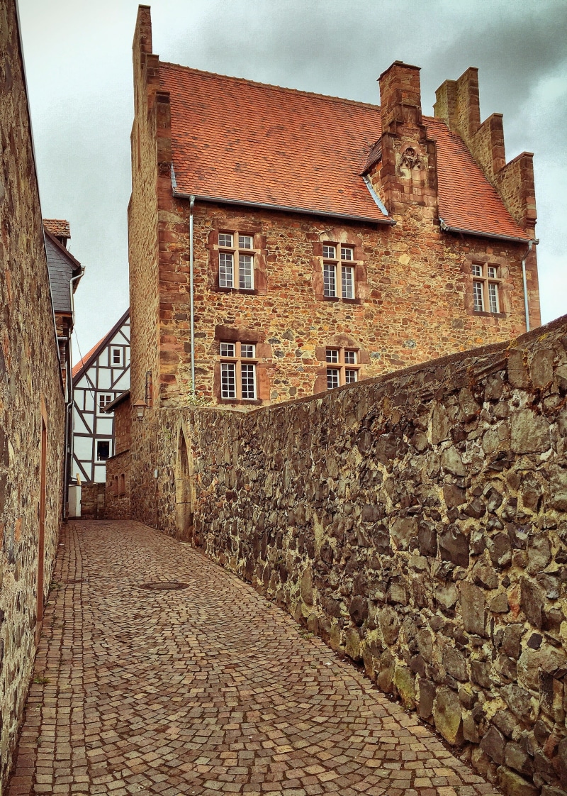 cobblestone, town, stone wall, the way forward, architecture, 2K, famous Place, heritage, historic, history, day, english Culture, old-fashioned, building