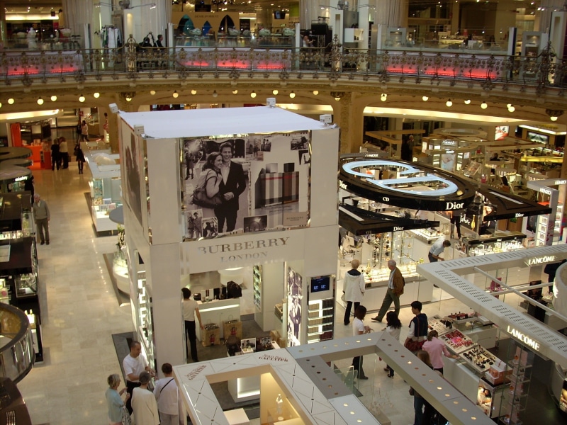 lifestyles, retail, crowd, illuminated, store, people, shopping center, real people, paris, burberry, 2K, detail, shopping mall, lots, brands, famous