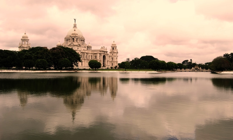 history, spire, Victoria Memorial, no people, religion, built structure, 2K, tourism, plant, tree, architecture, building, outdoors, ancient, sky, water
