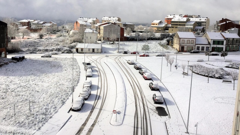 rail transportation, day, winter, travel, nature, city, residential district, townlet, white color, railroad track, built structure, mode of transportation