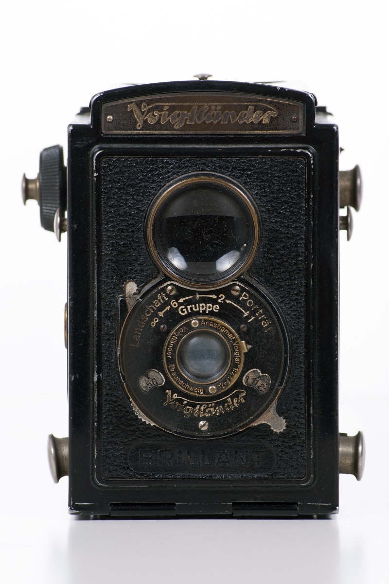 film, analog camera, lens - optical instrument, beautiful, antique, white background, indoors, camera - photographic equipment, lens, old camera, photo