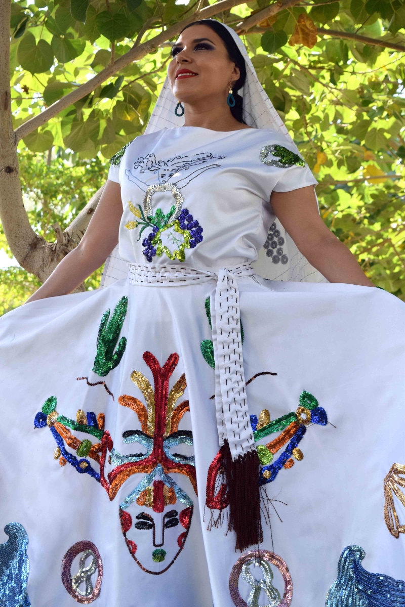 ethnic, cartoon, line, casual clothing, beautiful woman, dance, ancient, tree, real people, front view, set, hairstyle, standing, tijuana, backdrop, young adult