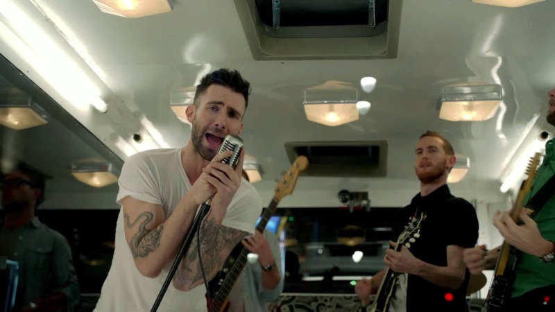 guitars, leisure activity, facial hair, men, mid adult men, real People, maroon, caucasian Ethnicity, young Adult, working, tattoo, lifestyles, 1080P