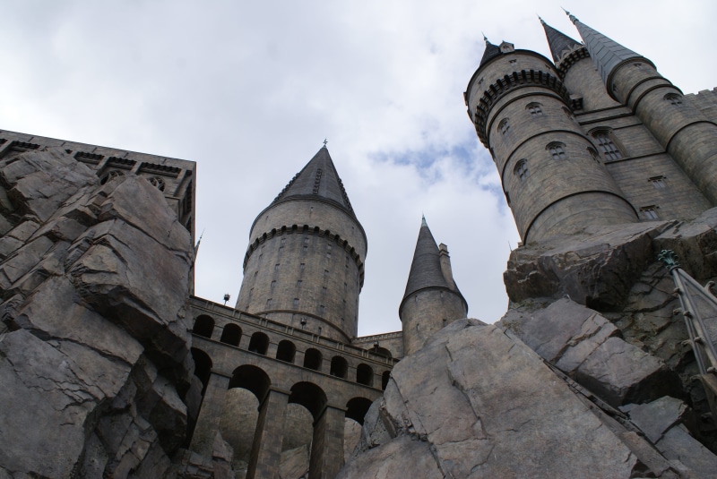 day, architecture, cloud - sky, hogwarts, building exterior, sky, cliff, outdoors, history, the past, travel destinations, city, no people, 4K, tower