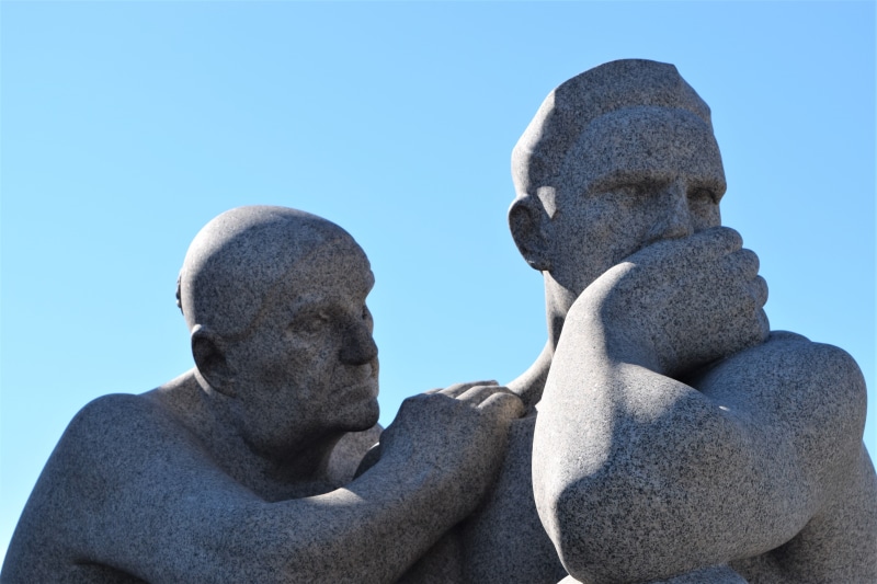 clear sky, anguish, low angle view, female likeness, fogner, partner, park, craft, statues, 5K, sadness, sculpture, no people, man, creativity, comforting