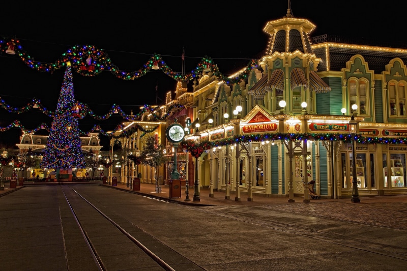 street, christmas, parks, usa, night, disneyland, california, houses, cities, anaheim, fairy, 2K, lights, hdr, tree