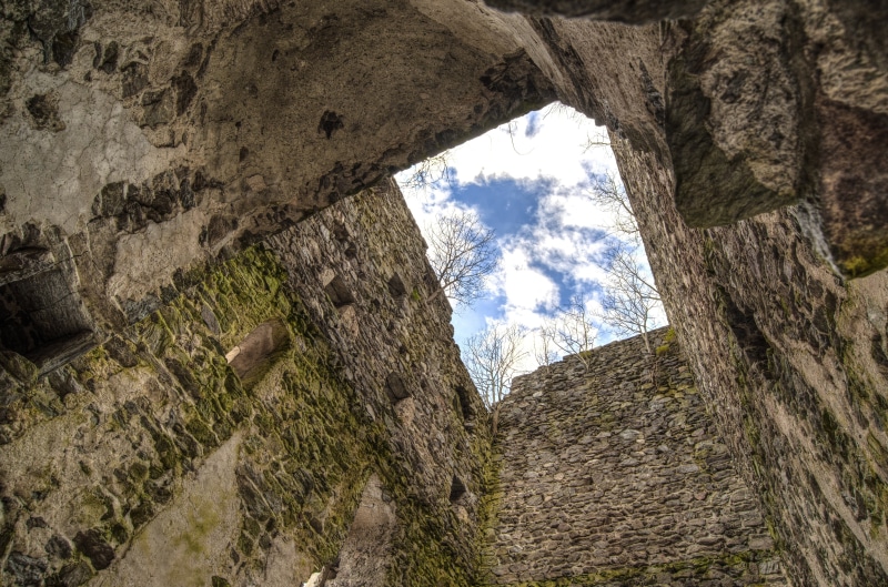 castle, building, low angle view, rock - object, history, the past, plant, day, sky, wall - building feature, no people, arch, light at the end of the tunnel
