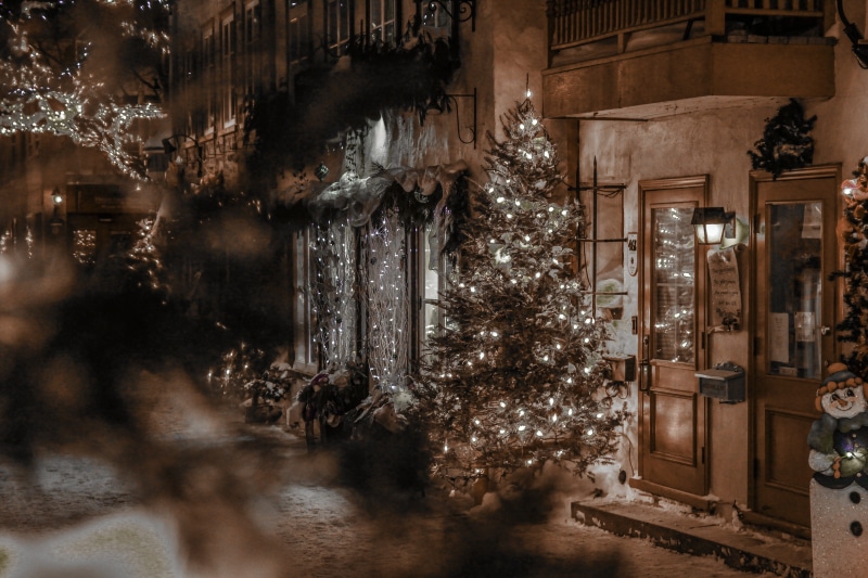 no people, Snowman, christmas decoration, 5K, outside, white, christmas lights, christmas ornament, holiday, night, illuminated, store, old, architecture And Buildings