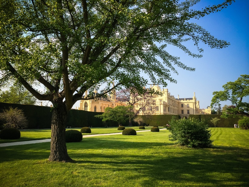 shadow, Czech Republic, 2K, sky, golf, building Exterior, green Color, famous Place, day, plant, park - Man Made Space, park, sunlight, czech, luxury