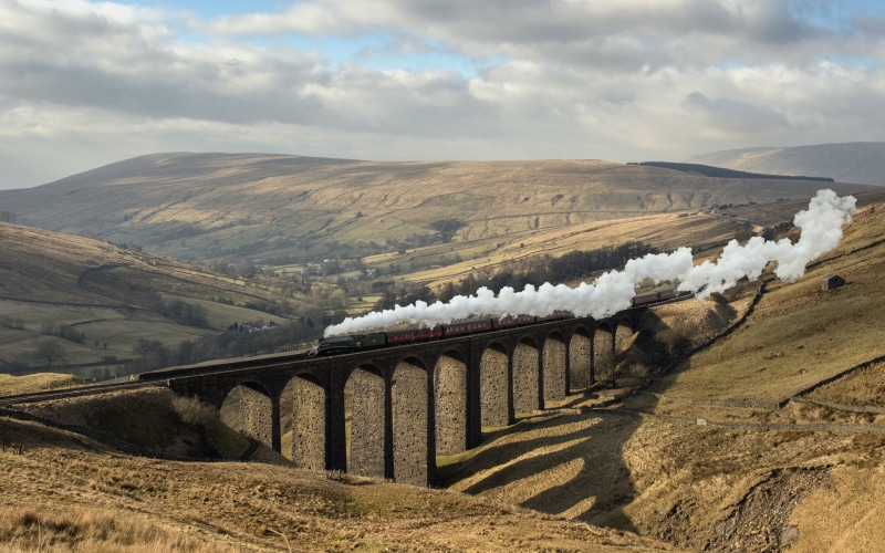field, railway, shadow, hills, bridge, train, trees, Harry Potter, bricks, clouds, steam locomotive, nature, landscape, sunlight, arch, 1080P