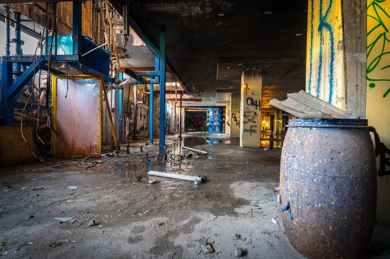 rests, container, Building, dirty, street art, no People, waste, apart, falling, nobody, spray, art, trash, tags, dirt, metal, architecture, barrel, light