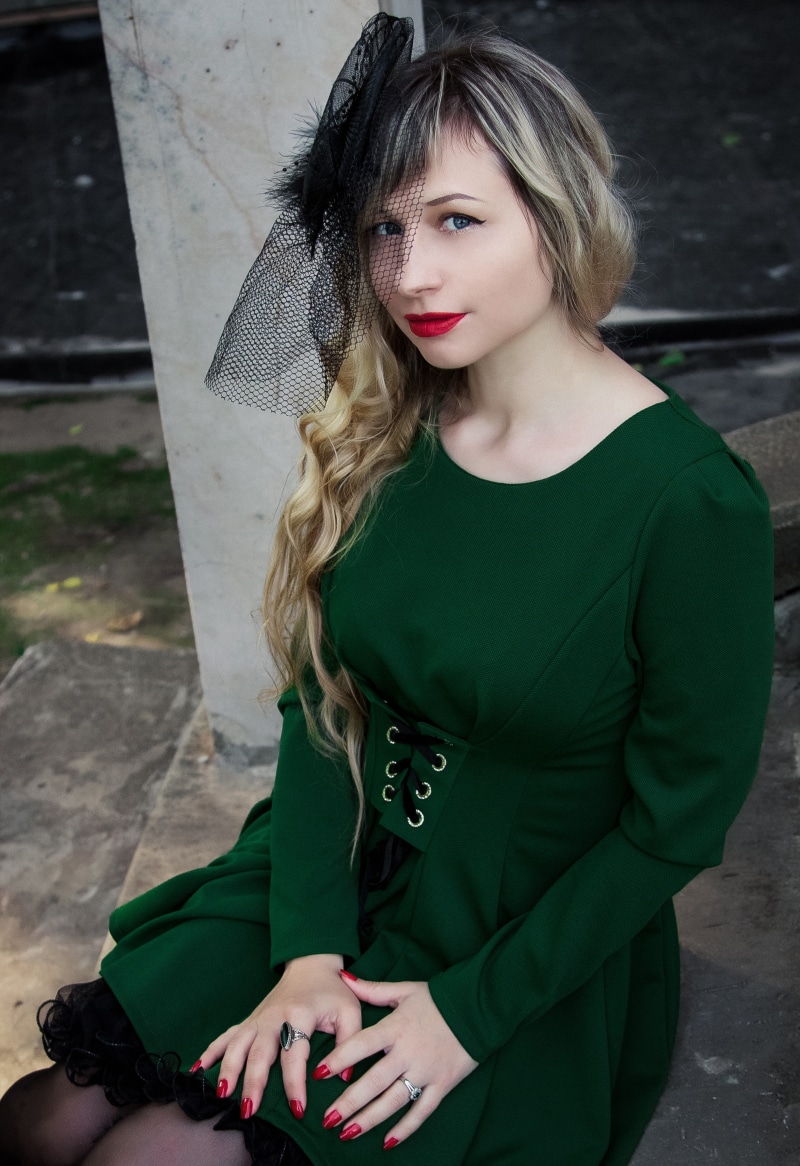 beautiful woman, vintage, victorian, female vampire, outdoors, woman vamp, 4K, palace, victorian style, gothic, england, beauty, portrait, real people