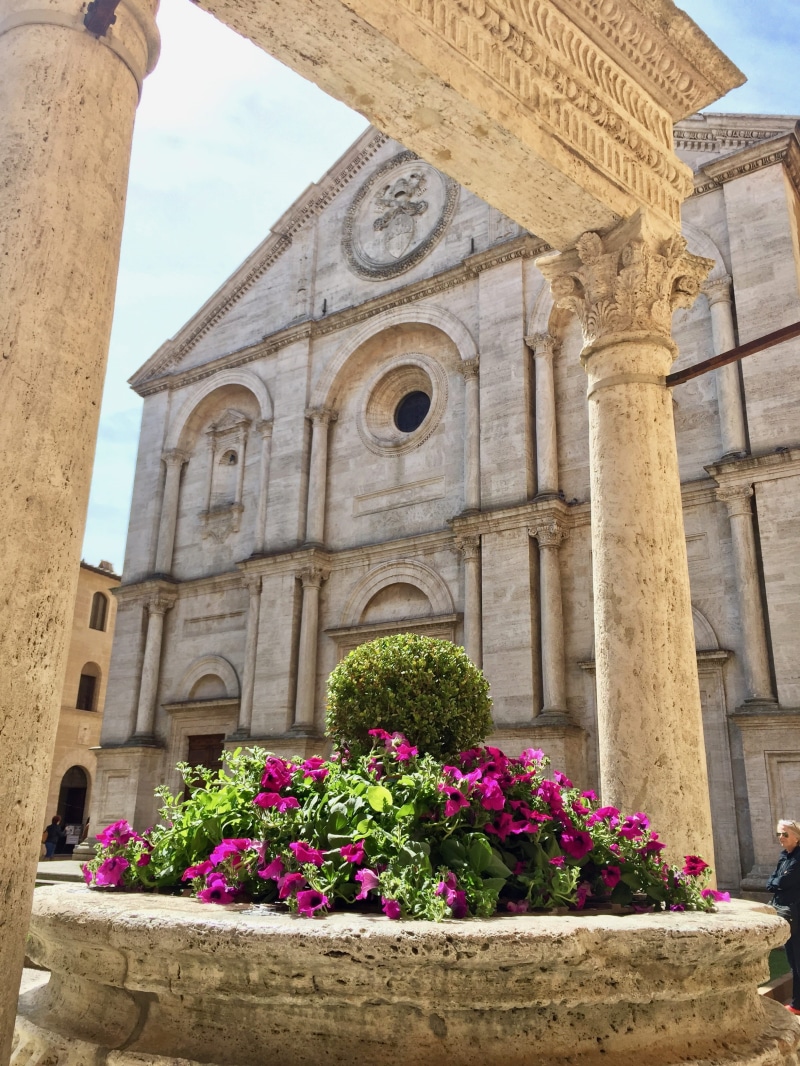 2K, Dogs, Pozzo, Duomo, sky, travel destinations, no people, arch, Italy, history, belief, outdoors, the past, architectural column, day, flower, building