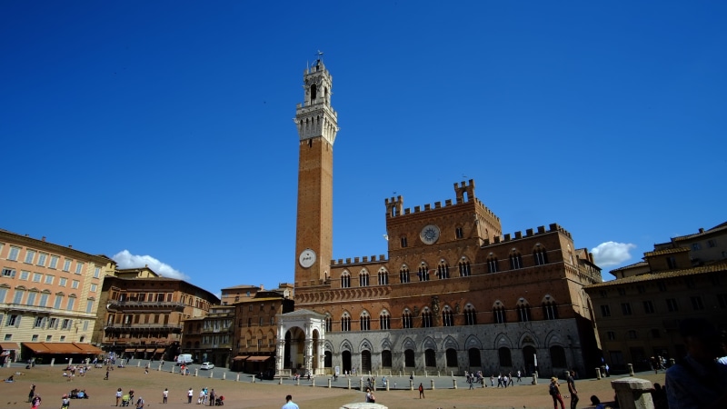 building exterior, tuscany, nature, campanile, clear sky, siena, built structure, architecture, palio, travel, large group of people, sky, building, sunlight