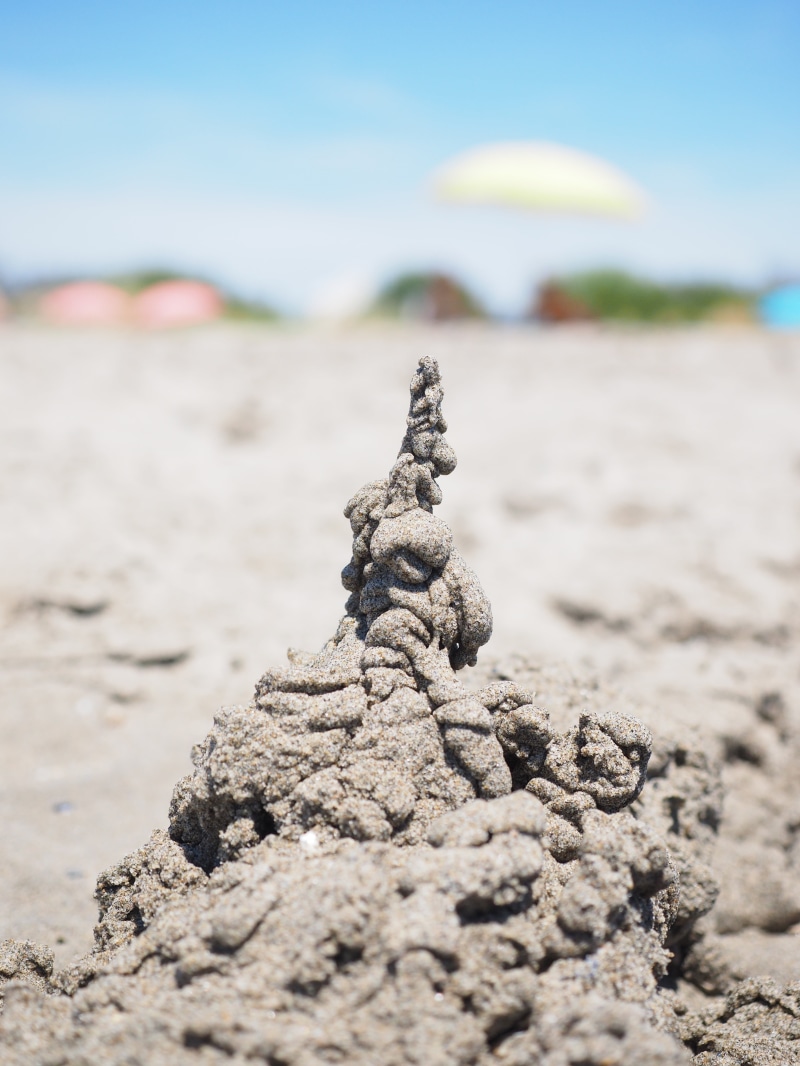 land, summer, creativity, outdoors, tranquility, focus on foreground, drip castle, droplets burg, sky, stone - object, klecker castle, beach, pebble, zen-like