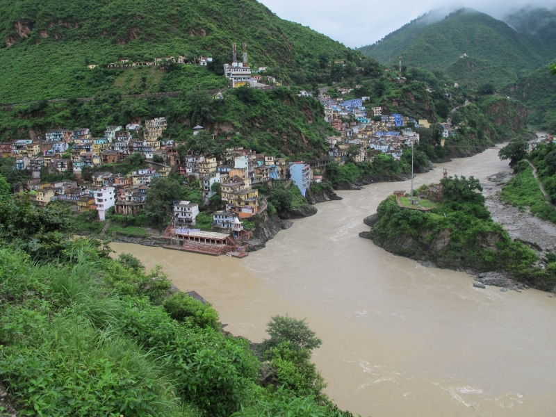 no people, townscape, near, alakanda, land, houses, high angle view, residential district, day, Confluence, water, tree, town, Devprayag, clouds, green color