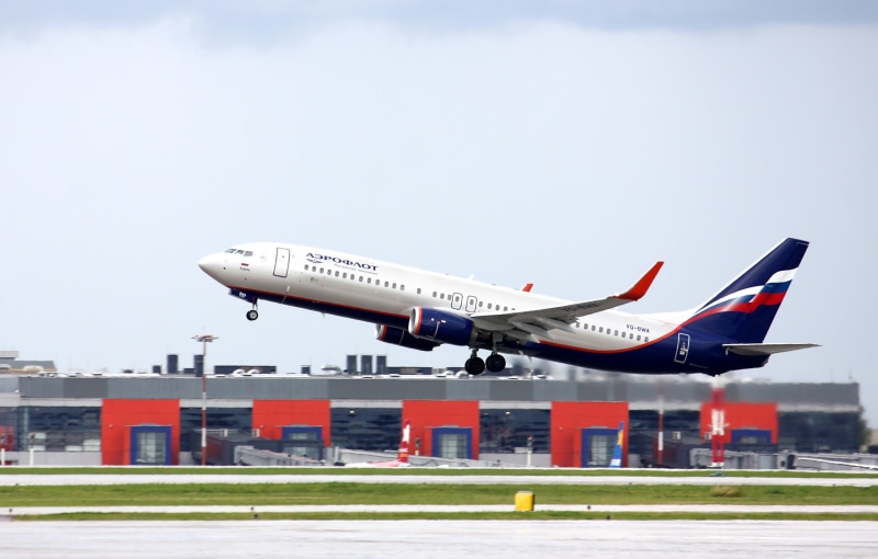 arrival, leaving, motion, 2K, the rise, blue, airplane, airport runway, transportation, day, travel, the plane, outdoors, B-737, 800, red, plane, cloud - sky