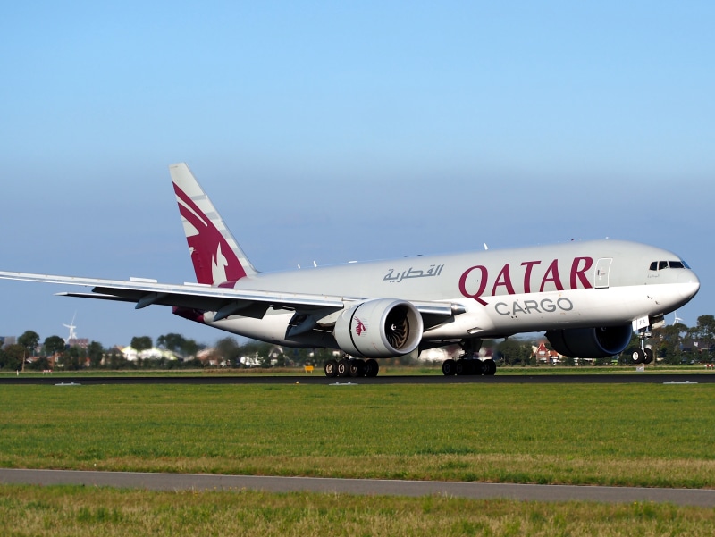 nature, ground, airliner, plane, mode of transportation, air vehicle, outdoors, cargo, aircraft, aviation, boeing 777, 4K, day, western script, airport